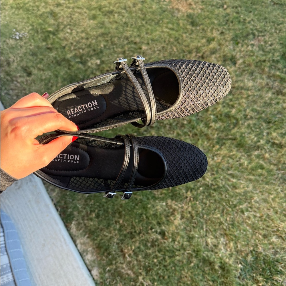 Kenneth Cole Reaction Black Textured Flats